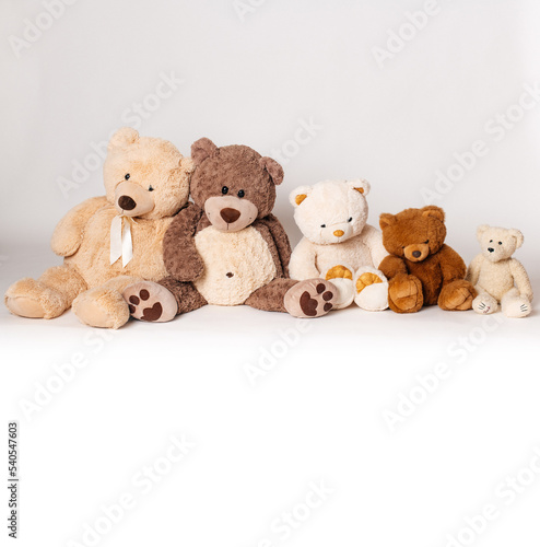  Teddybären auf hellem Hintergrund, Platz für Texte © Alena Vilgelm