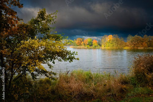 Fototapeta Naklejka Na Ścianę i Meble -  Lake Elk in autumn. 2022 Masuria, Elk, Poland.