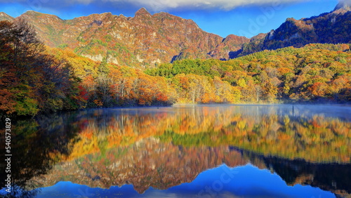 秋の鏡池