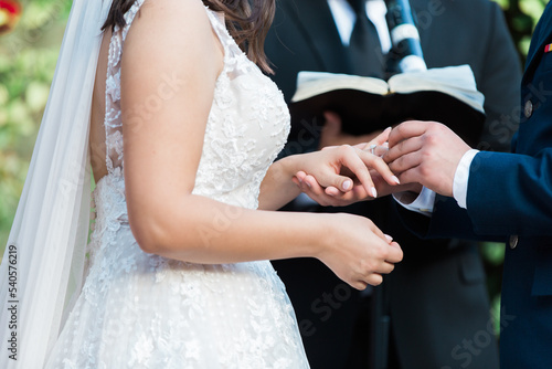Fotografia bride and groom hands
