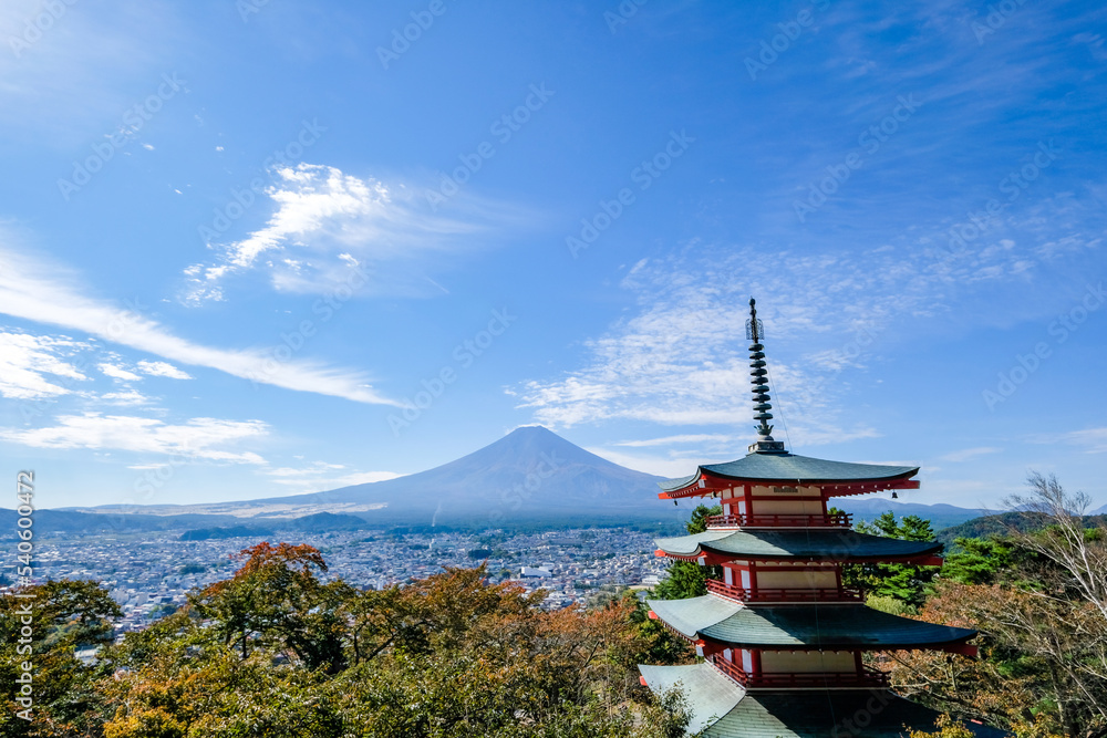 山梨県富士吉田市新倉山からの五重塔と富士山 山梨県富士吉田市新倉山からの五重塔と富士山