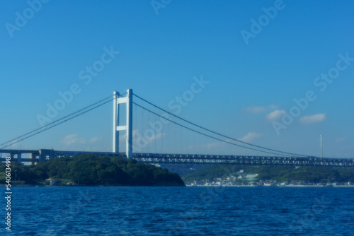 日本の瀬戸内海に掛かる瀬戸大橋の写真 © hakuto