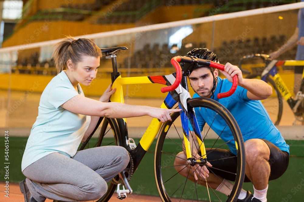 Obraz premium looking at a bike tyre during competiton