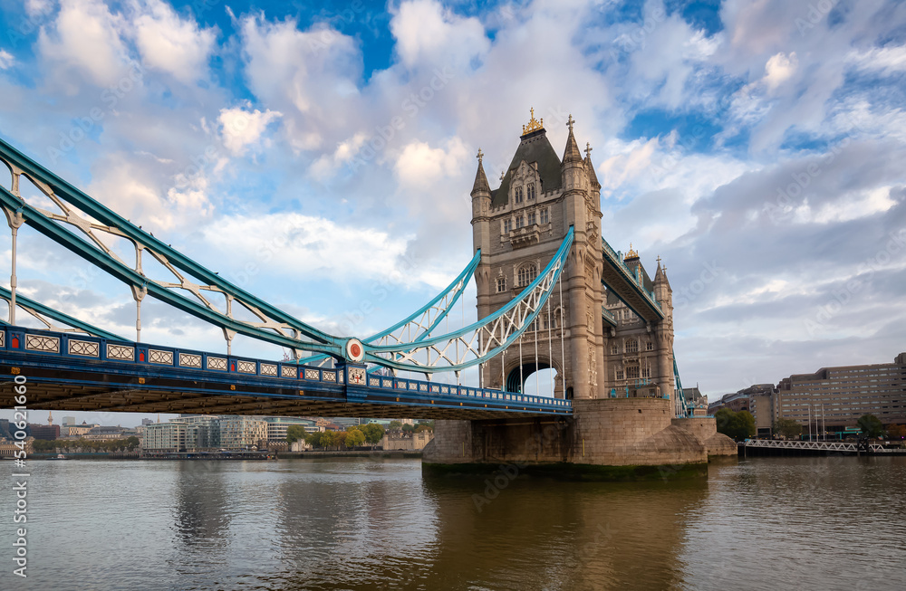 Obraz premium Historic Bridge over River Thames and Cityscape Skyline during dramatic sunrise. Tower Bridge in City of London, United Kingdom. Travel Destination.