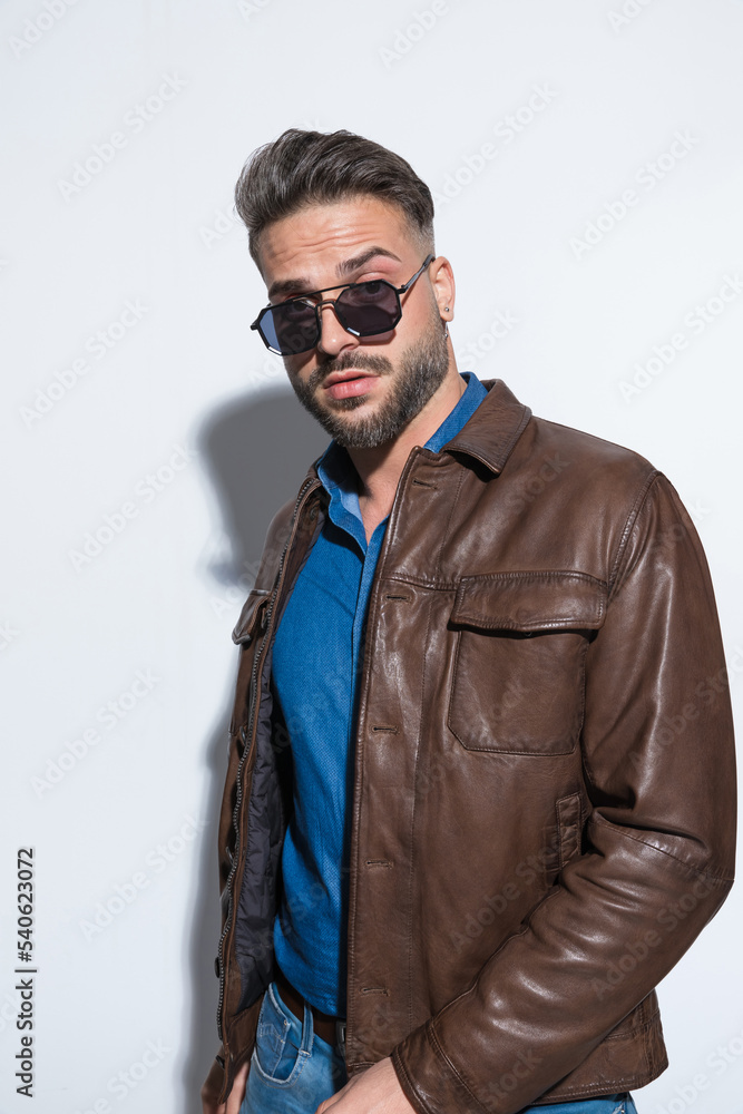 Fototapeta premium Sexy casual man wearing cool sunglasses