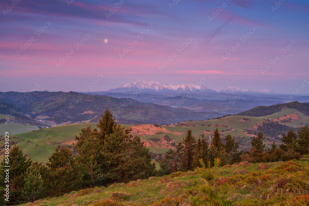 Fototapeta premium The Pieniny - Pieniny national park is a mountain range in the south of Poland and the north of Slovakia.