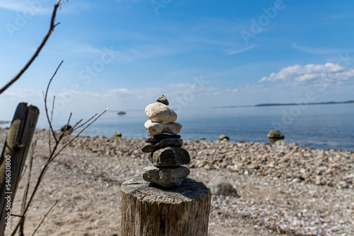 Obraz na płótnie Steine am Strand von Göhren auf der Insel Rügen in Deutschland.
Ostsee, Sommer 2022 w salonie
