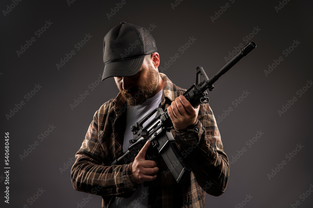 White man with machine gun ar-15.