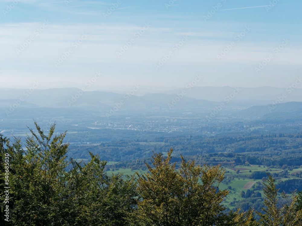 Hotzenwald im Südschwarzwald - im Mix aus Wald und offener Feldflur und Ausblicke über das Rheintal hinweg bis zu den Schweizer Alpen Hotzenwald im Südschwarzwald - im Mix aus Wald und offener Feldflur und Ausblicke über das Rheintal hinweg bis zu den Schweizer Alpen