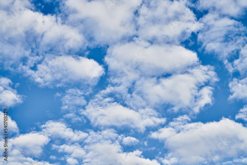 Fototapeta Naklejka Na Ścianę i Meble -  Beatiful blue sky with clouds on a sunny day