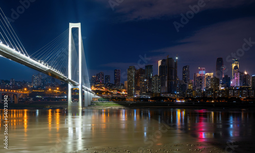 Panoramiczna sceneria miasta, piękny widok nocy Chongqing City w Chinach