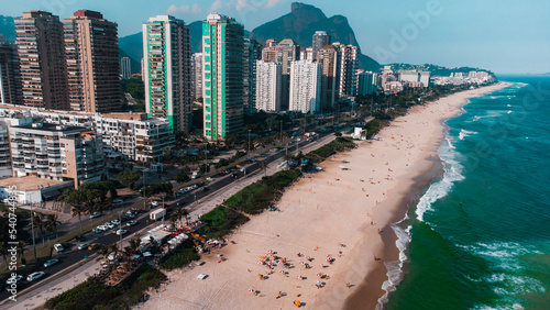 Praia Barra da Tijuca Rio de Janeiro Brasil Ondas Areia Mar Oceano Paisagem Urbana Natureza Tropical Litoral Férias Viagem Turismo Turista Sol Verão Futebol Copa do Mundo © Pedro