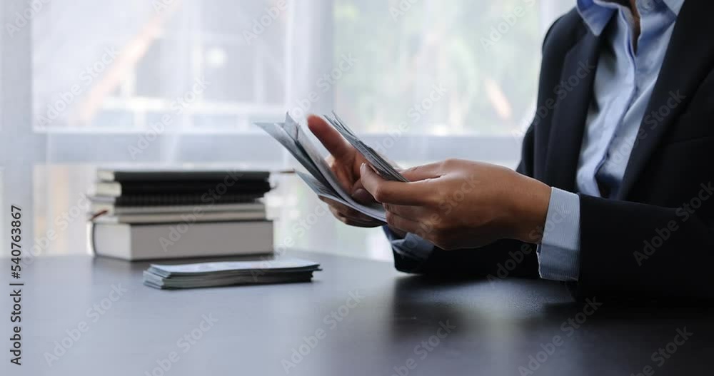 Businesswoman hands counting us dollar banknotes
Businesswoman hands counting us dollar banknotes
