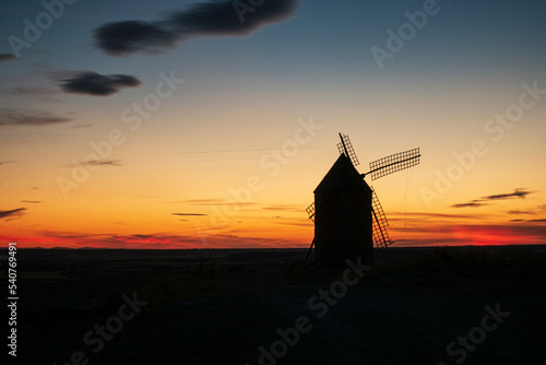Atardecer sobre molino de Belmonte (Castilla la Mancha)