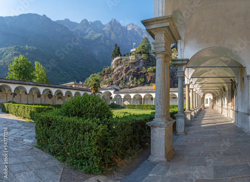 Εκτύπωση καμβά Chiavenna The atrium of  church San Lorenzo.
