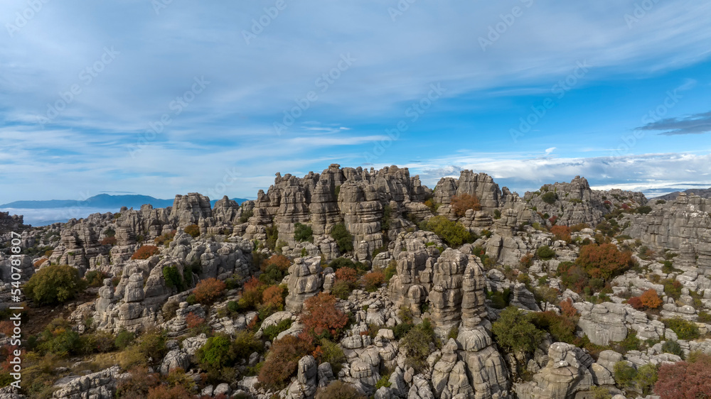 llegada del otoño en el paraje natural del torcal de Antequera, Andalucía llegada del otoño en el paraje natural del torcal de Antequera, Andalucía