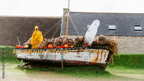 boat with pumpkins decor for Halloween