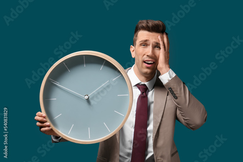 Troubled businessman with b...