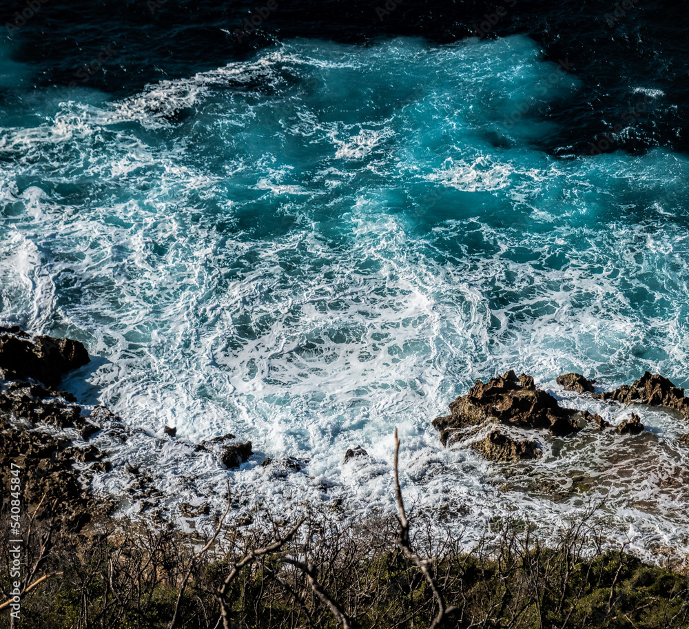 Obraz premium Surreal seashore waves