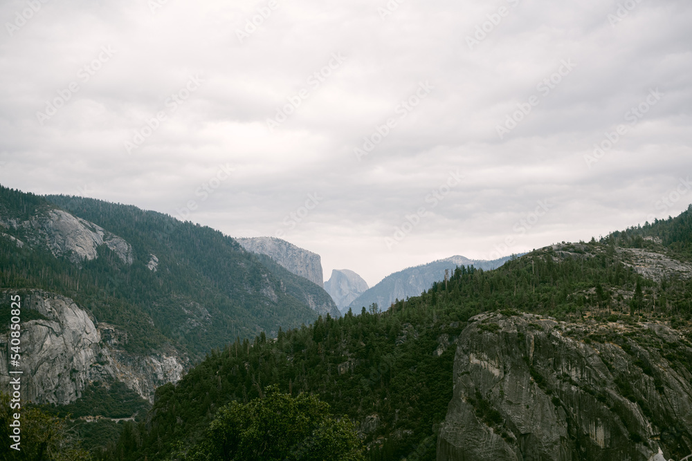 Yosemite mountains with fog 