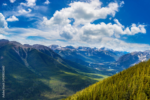 Bow Valley in Banff national park © Sergii Figurnyi