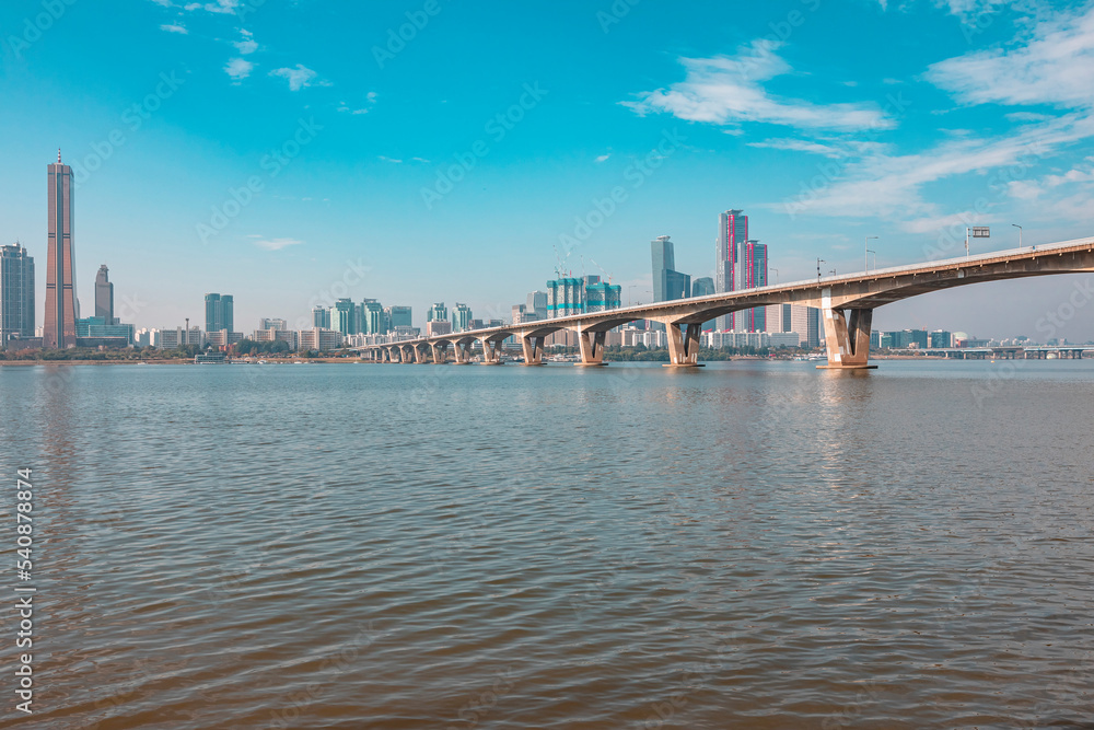 Scenery around the Han River in Seoul.