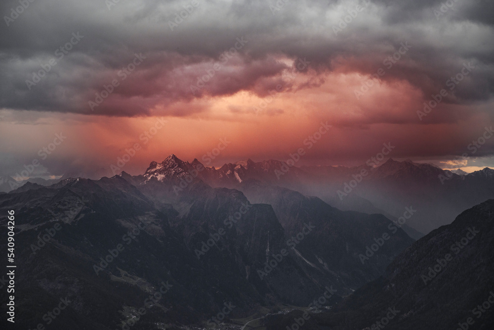 Obraz premium Dramatic Sunset at Dawn in the Alps