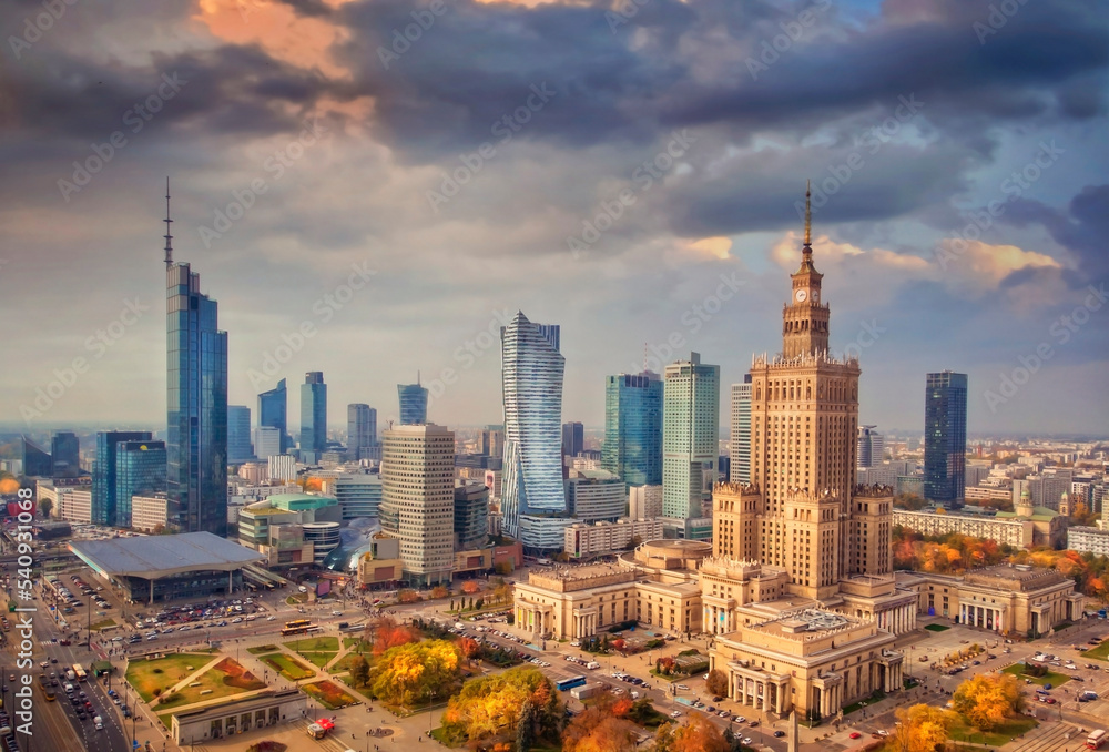 Obraz na płótnie A beautiful view of the city center of Warsaw, the capitals of Poland w salonie