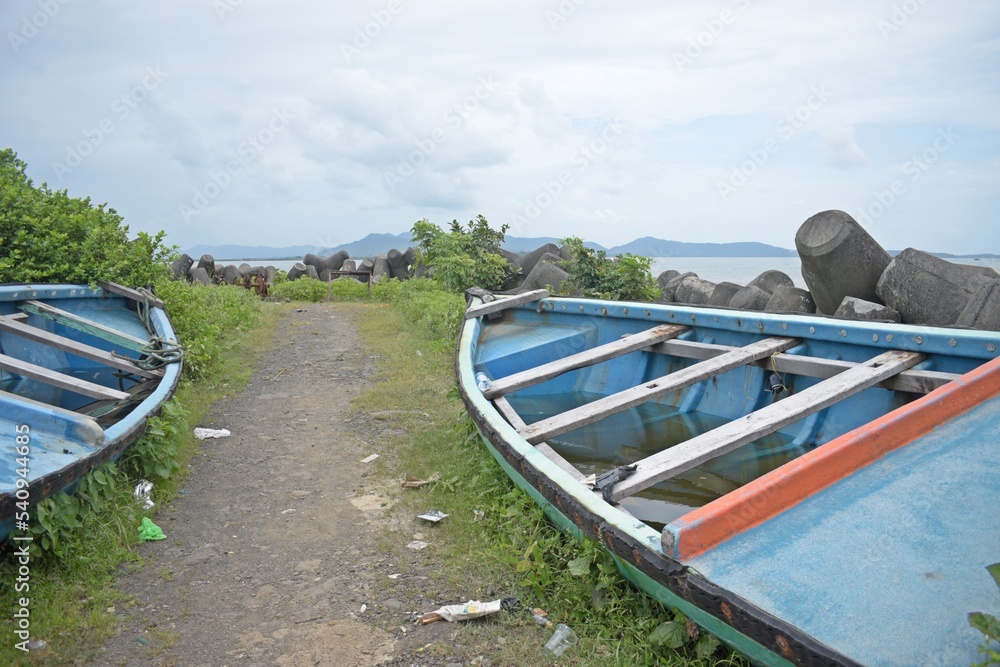 abandoned fishing wooden boats 