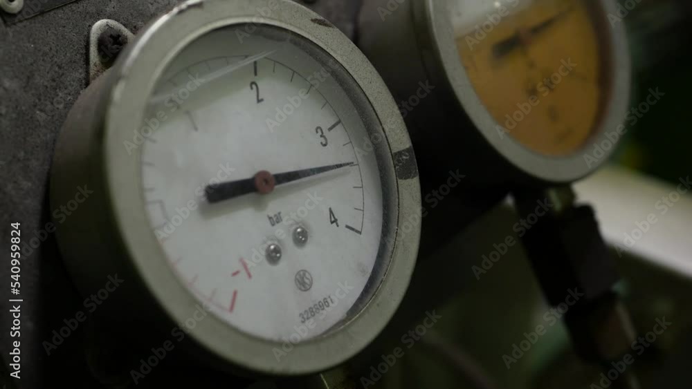 pressure manometer for measuring installed in water or gas systems