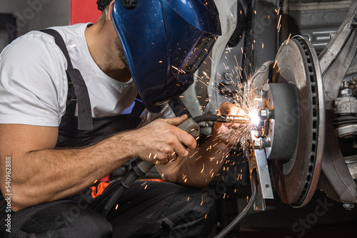 Konstfotografi Auto welder works with welding machine