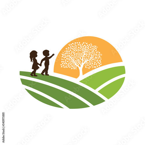  children and tree