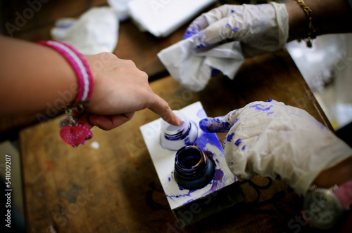 Venezuelans vote to abolish presidential term limits in Caracas. photo