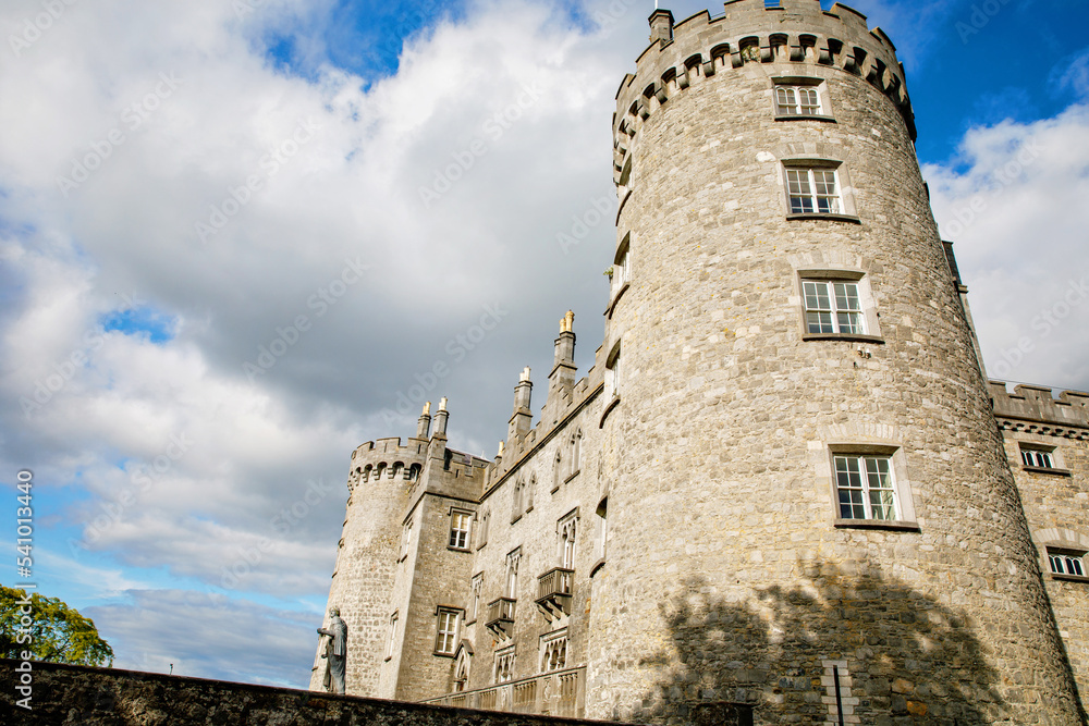 Kilkenny Castle, Ireland. Caislean Chill Chainnig. A castle in Kilkenny, Ireland built in 1195 to control a fording-point of the River Nore Kilkenny Castle, Ireland. Caislean Chill Chainnig. A castle in Kilkenny, Ireland built in 1195 to control a fording-point of the River Nore