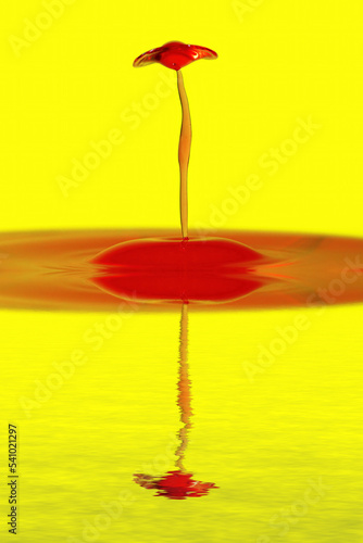 water drop made of yellow and red colors that I liken to a spaceship © yakupyener