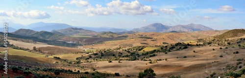 Panorama de la Comarca Sur de Antequera, una zona montañosa entre el Torcal y los Montes de Málaga, Andalucía, España.