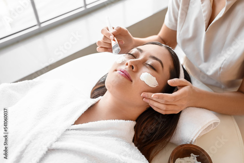 Relaxed woman receiving fac...