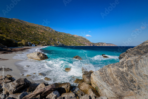 Fototapeta Naklejka Na Ścianę i Meble -  Krajobraz morski. Niebieskie niebo i lazurowe morze, Evia, Grecja