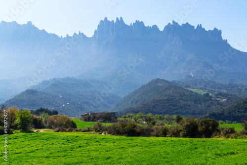 Montaña de Montserrat con nieblilla. 