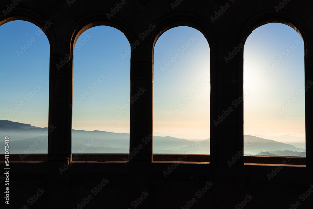 Arcos en la Abadia de Montserrat. Catalunya