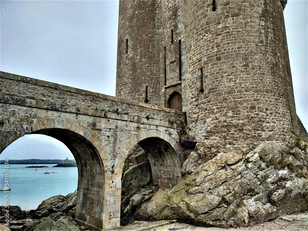old stone bridge in Saint Malo France - obrazy, fototapety, plakaty 