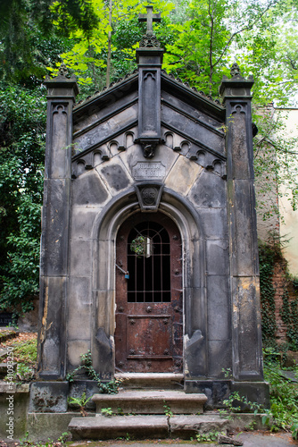 Cripta en cementerio de Olšany, Praga photo