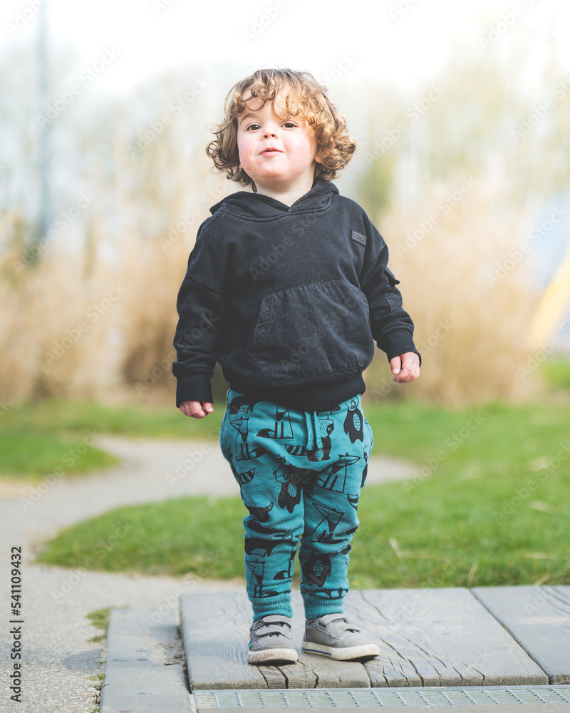 Fototapeta premium child walking in the park