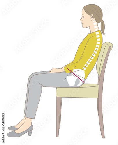 背もたれにもたれて椅子に座る女性と骨格図
