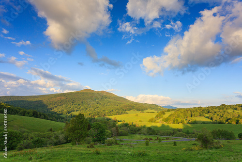 Fototapeta Naklejka Na Ścianę i Meble -  spring sunny day in mountains, bieszczady national park