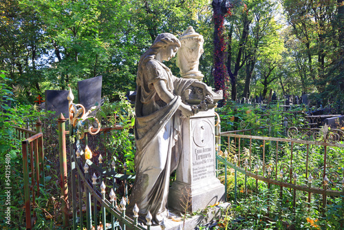 Fotografie, Obraz Antique sculpture over the headstone of an old grave in Baikove Cemetery in Kyiv