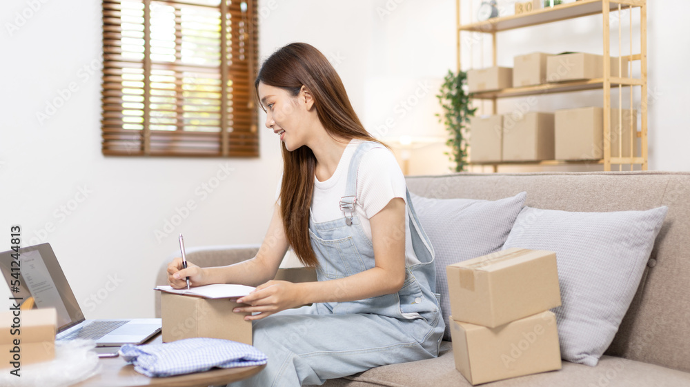 Online selling business, Small business owners are checking inventory in order to prepare them for proper delivery to customers, Online shopping SME entrepreneur, Delivery of goods to consumers. Online selling business, Small business owners are checking inventory in order to prepare them for proper delivery to customers, Online shopping SME entrepreneur, Delivery of goods to consumers.