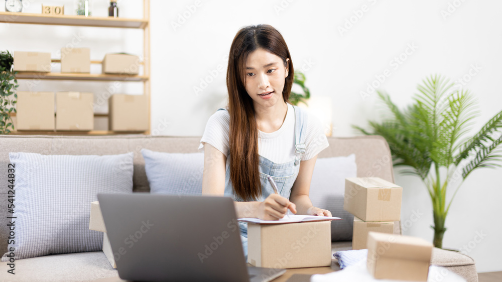 Online selling business, Small business owners are checking inventory in order to prepare them for proper delivery to customers, Online shopping SME entrepreneur, Delivery of goods to consumers. Online selling business, Small business owners are checking inventory in order to prepare them for proper delivery to customers, Online shopping SME entrepreneur, Delivery of goods to consumers.