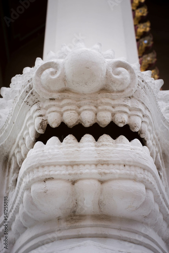 white buddha statue