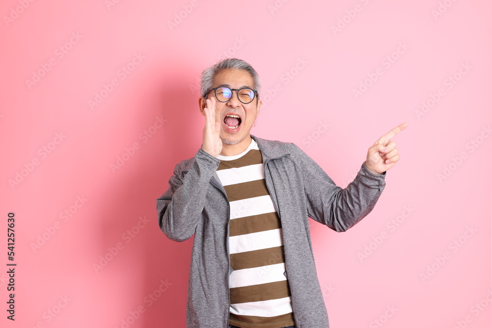 Obraz premium Asian Man on Pink